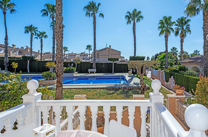 Image No.32-2 Bed Townhouse for sale