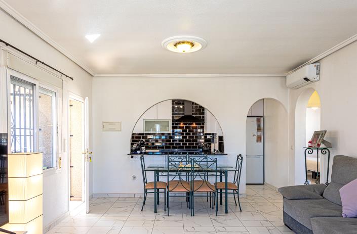 Image No.15-4 Bed Villa / Detached for sale