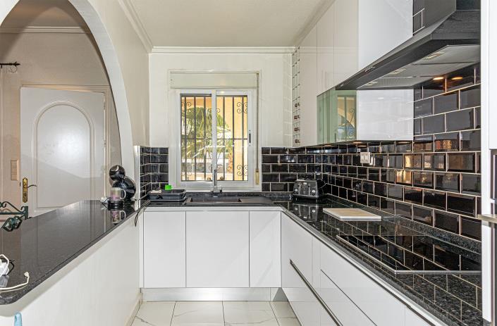 Image No.18-4 Bed Villa / Detached for sale