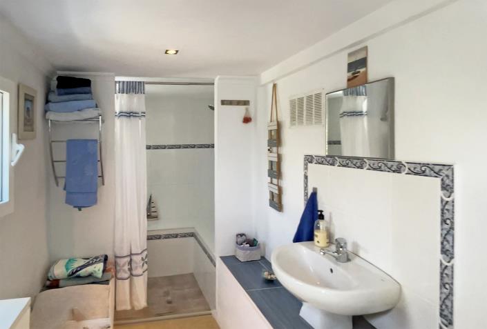 Image No.52-3 Bed Villa / Detached for sale