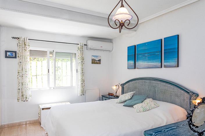 Image No.37-3 Bed Villa / Detached for sale