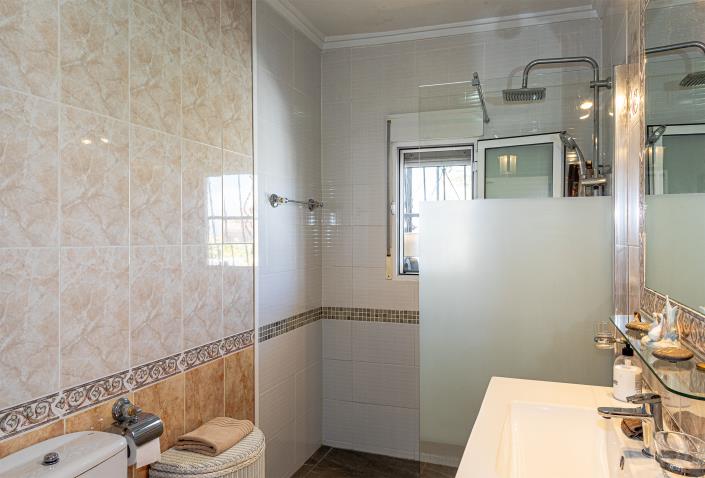 Image No.38-3 Bed Villa / Detached for sale