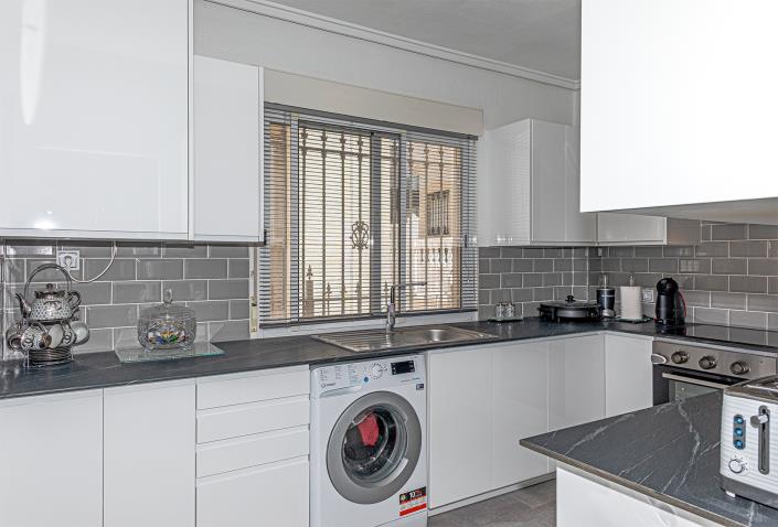 Image No.9-2 Bed Villa / Detached for sale