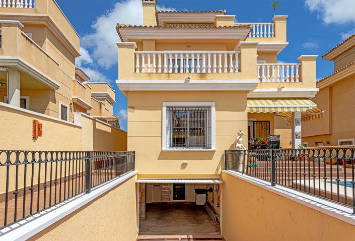 Image No.44-3 Bed Villa / Detached for sale