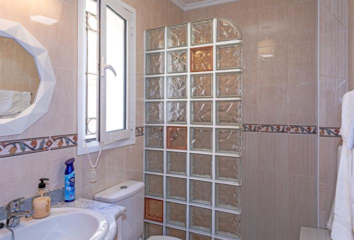 Image No.17-3 Bed Villa / Detached for sale