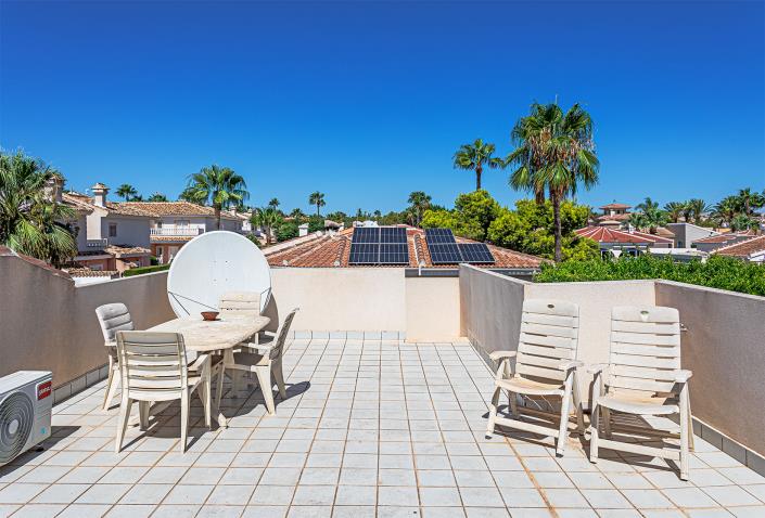 Image No.42-3 Bed Villa / Detached for sale