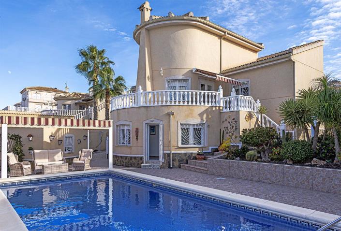 Image No.3-4 Bed Villa / Detached for sale