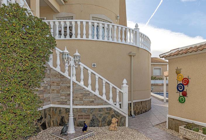 Image No.8-4 Bed Villa / Detached for sale