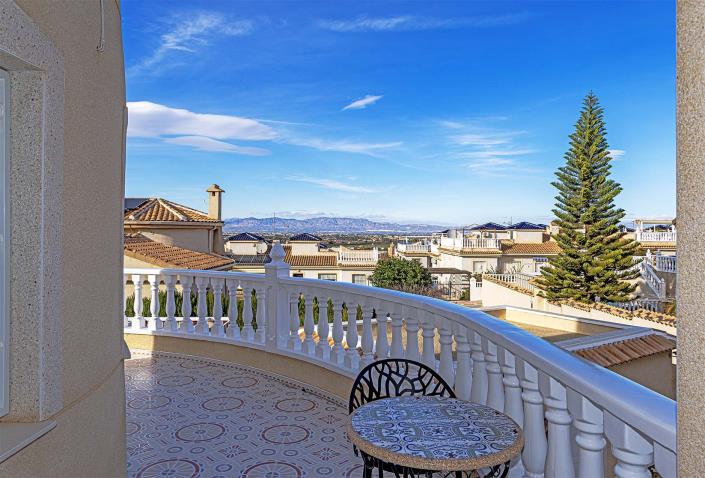 Image No.12-4 Bed Villa / Detached for sale