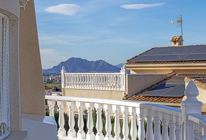 Image No.13-4 Bed Villa / Detached for sale