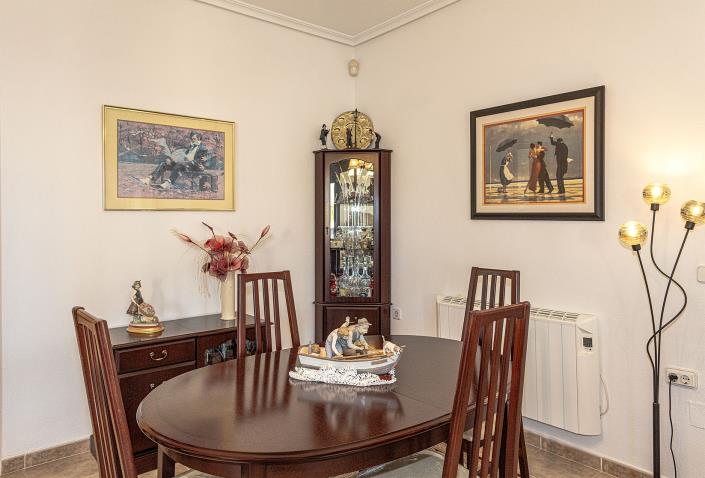 Image No.28-4 Bed Villa / Detached for sale