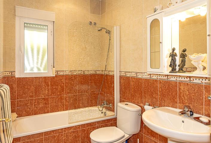 Image No.30-4 Bed Villa / Detached for sale