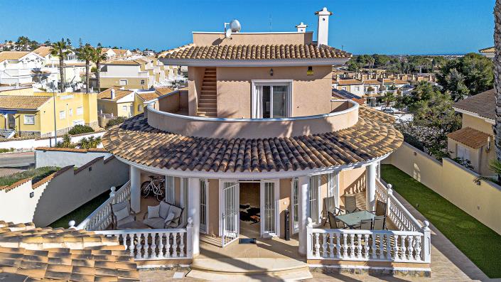 Image No.5-4 Bed Villa / Detached for sale