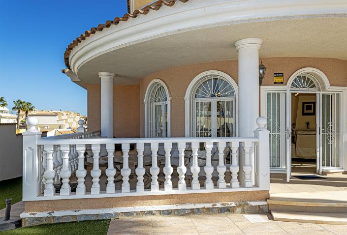 Image No.14-4 Bed Villa / Detached for sale