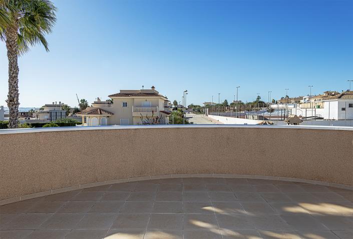 Image No.39-4 Bed Villa / Detached for sale