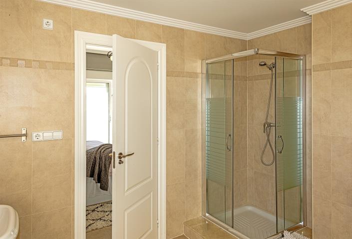 Image No.52-4 Bed Villa / Detached for sale