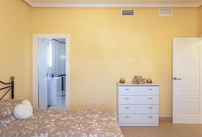 Image No.55-4 Bed Villa / Detached for sale