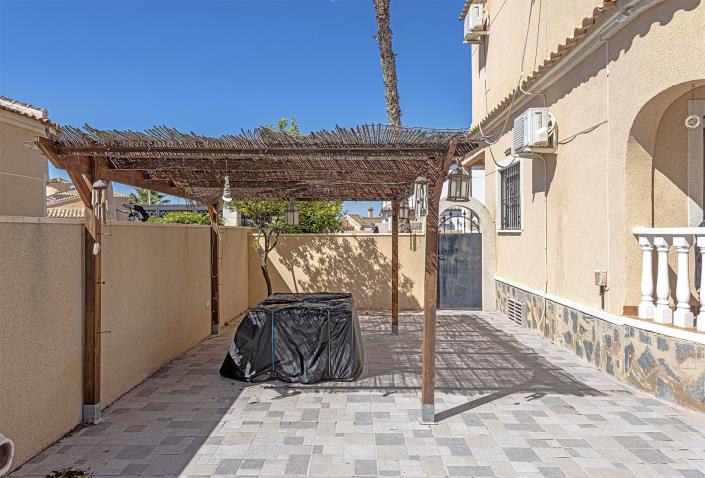 Image No.8-4 Bed Villa / Detached for sale