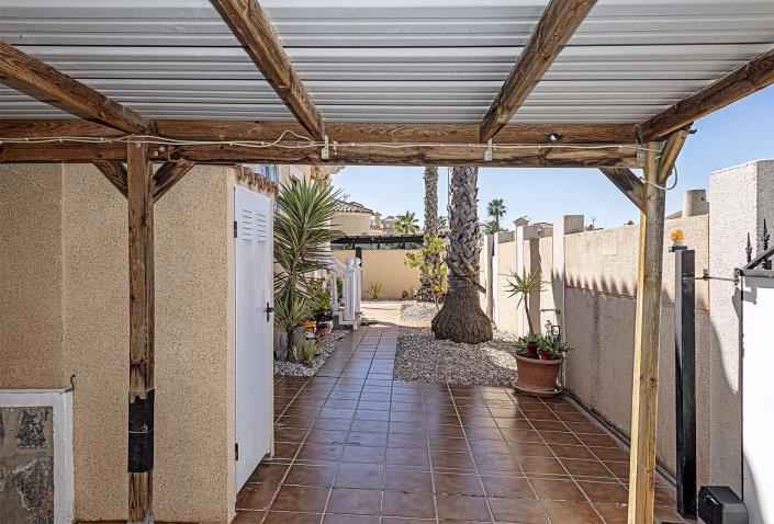 Image No.12-4 Bed Villa / Detached for sale