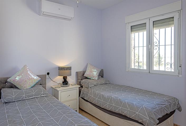 Image No.35-4 Bed Villa / Detached for sale