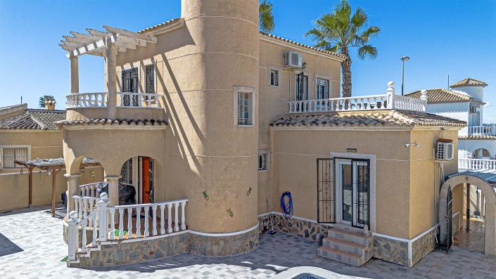 Image No.38-4 Bed Villa / Detached for sale