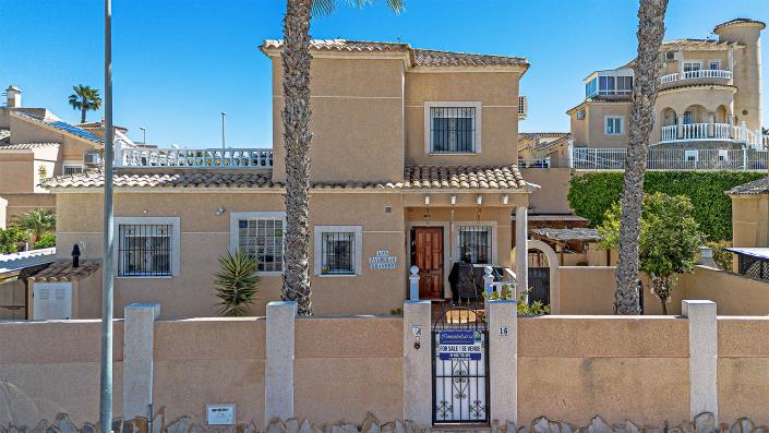 Image No.39-4 Bed Villa / Detached for sale