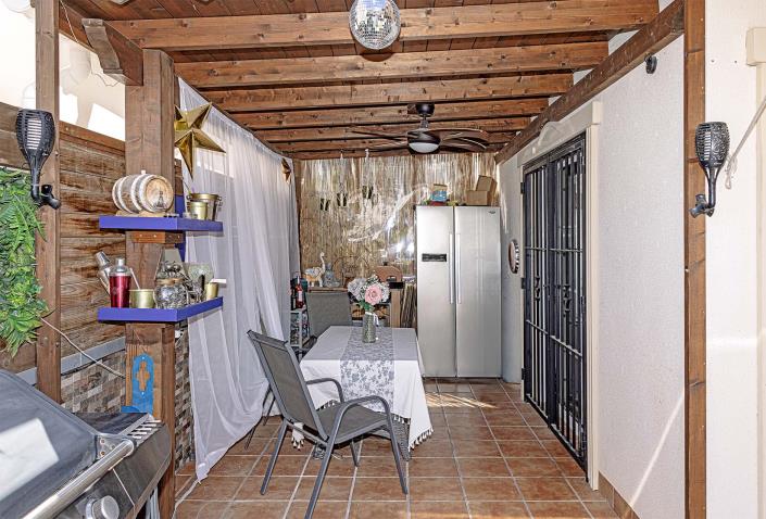 Image No.13-4 Bed Semi-Detached for sale