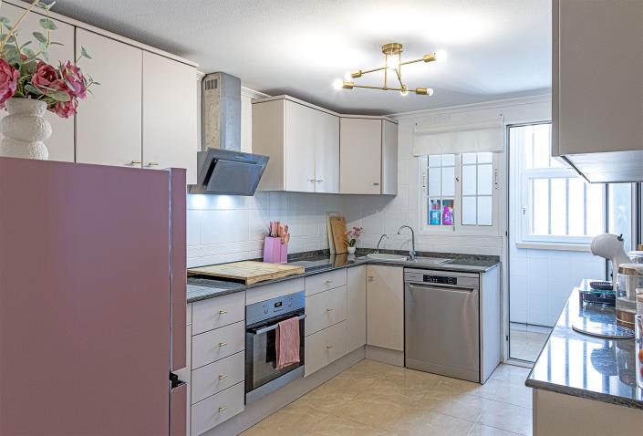 Image No.19-4 Bed Semi-Detached for sale