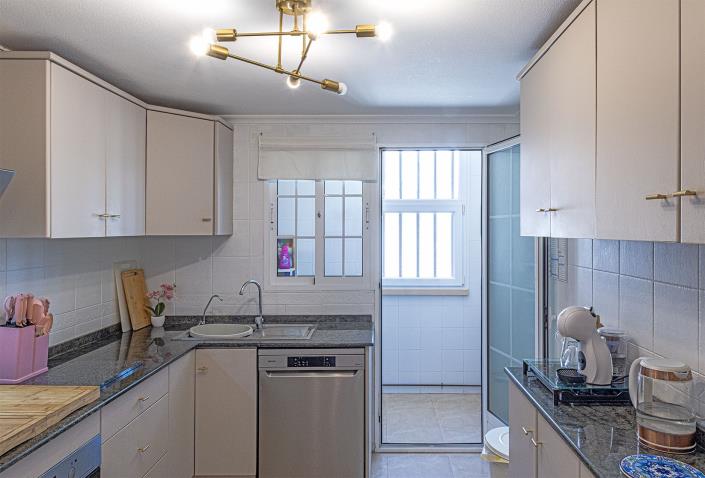 Image No.20-4 Bed Semi-Detached for sale