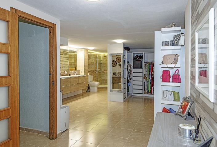 Image No.29-4 Bed Semi-Detached for sale