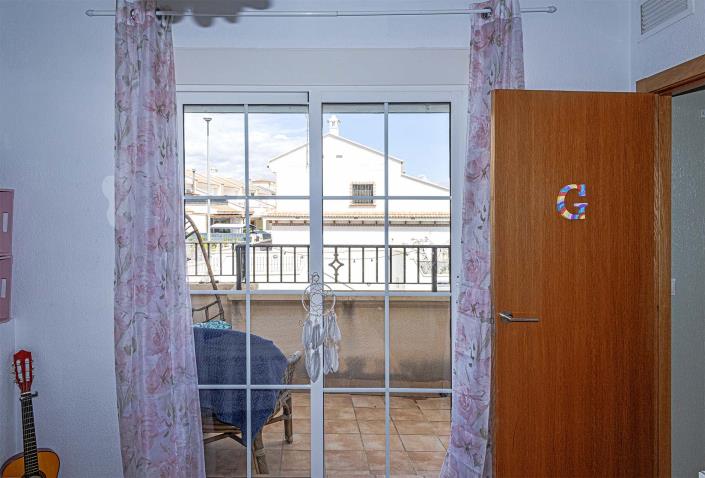 Image No.34-4 Bed Semi-Detached for sale