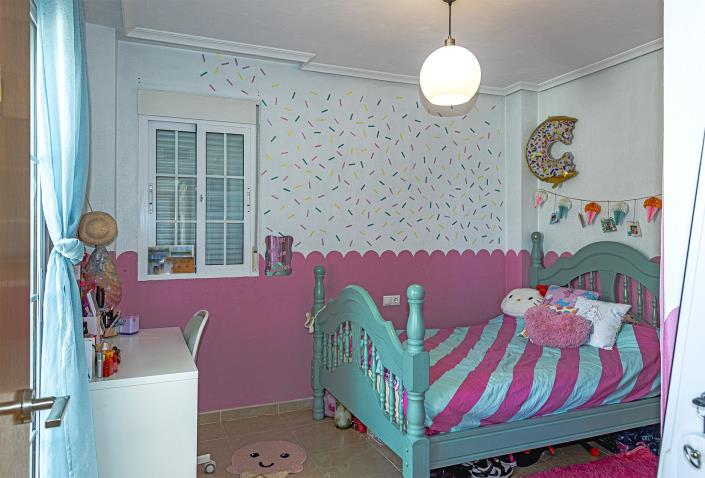 Image No.37-4 Bed Semi-Detached for sale