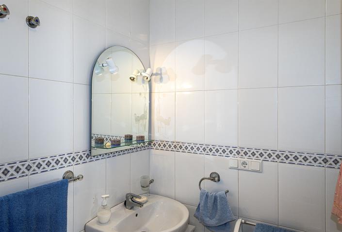 Image No.17-2 Bed Semi-Detached for sale