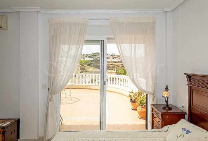 Image No.39-3 Bed Villa / Detached for sale