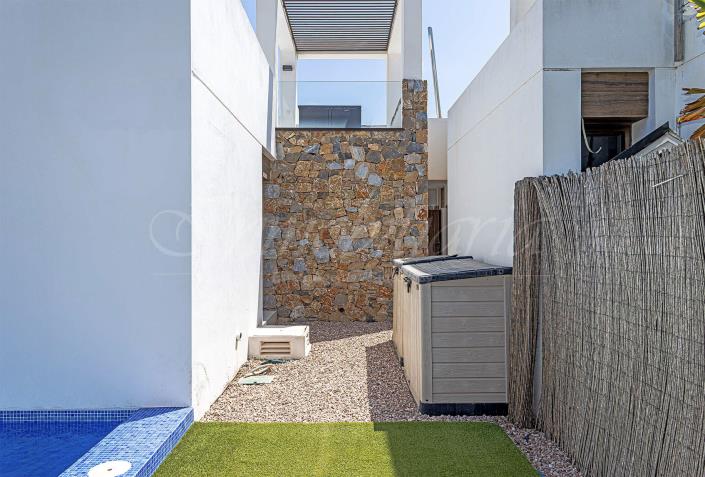 Image No.8-2 Bed Villa / Detached for sale