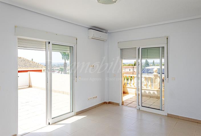 Image No.34-5 Bed Villa / Detached for sale