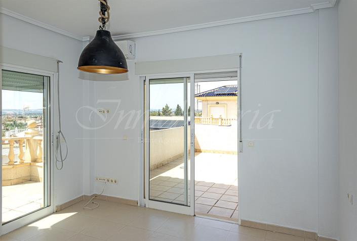 Image No.39-5 Bed Villa / Detached for sale