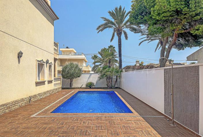 Image No.5-4 Bed Villa / Detached for sale