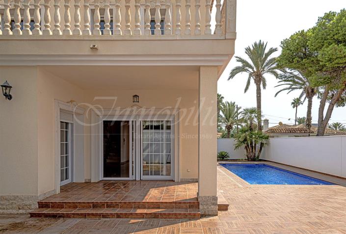 Image No.10-4 Bed Villa / Detached for sale