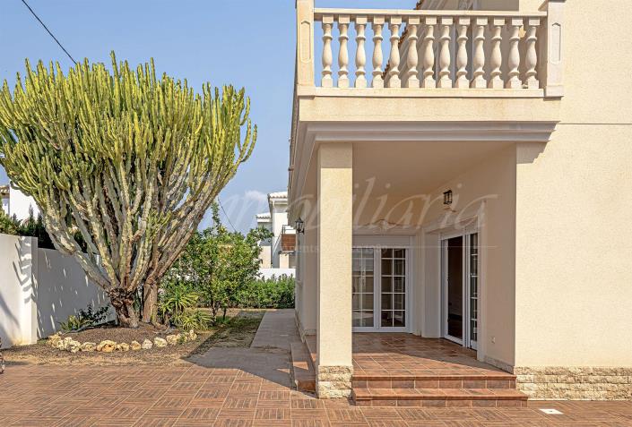 Image No.11-4 Bed Villa / Detached for sale