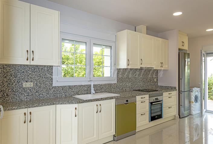 Image No.24-4 Bed Villa / Detached for sale