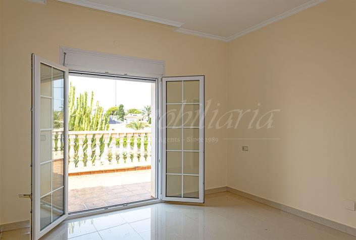 Image No.42-4 Bed Villa / Detached for sale