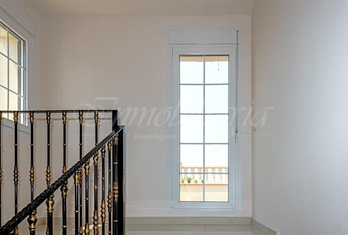 Image No.54-4 Bed Villa / Detached for sale