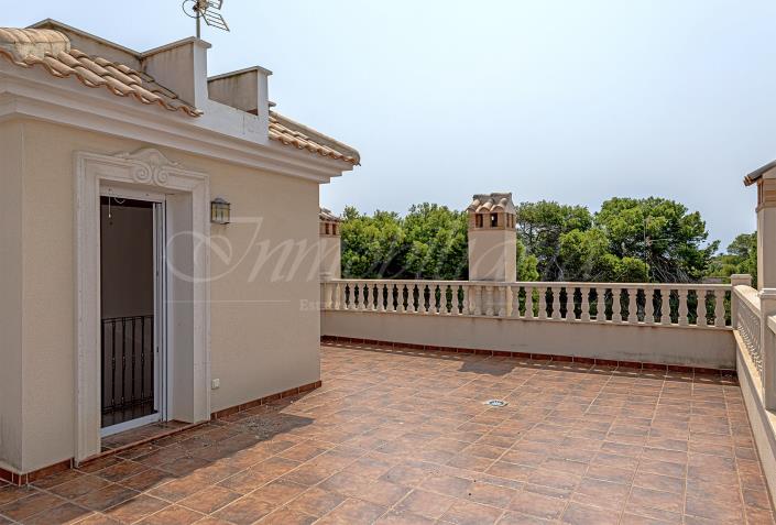 Image No.55-4 Bed Villa / Detached for sale
