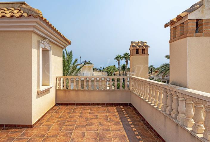 Image No.56-4 Bed Villa / Detached for sale