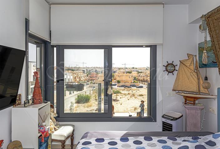 Image No.26-3 Bed Semi-Detached for sale