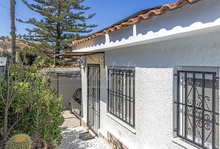 Image No.37-4 Bed Villa / Detached for sale