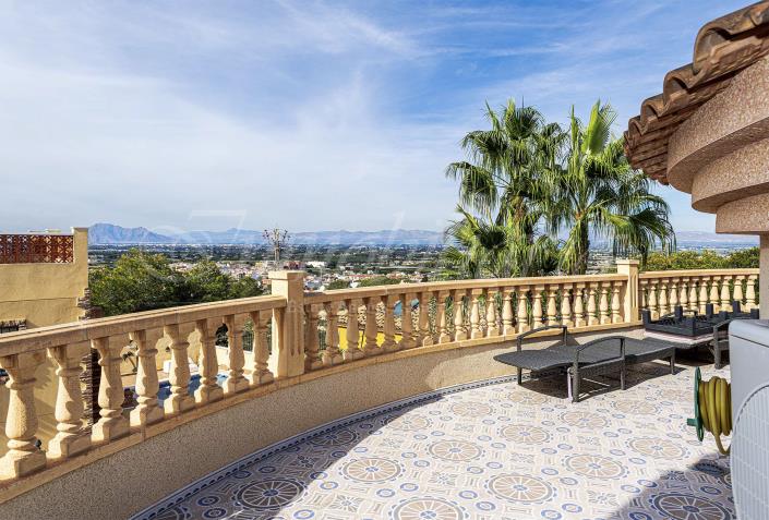 Image No.54-4 Bed Villa / Detached for sale