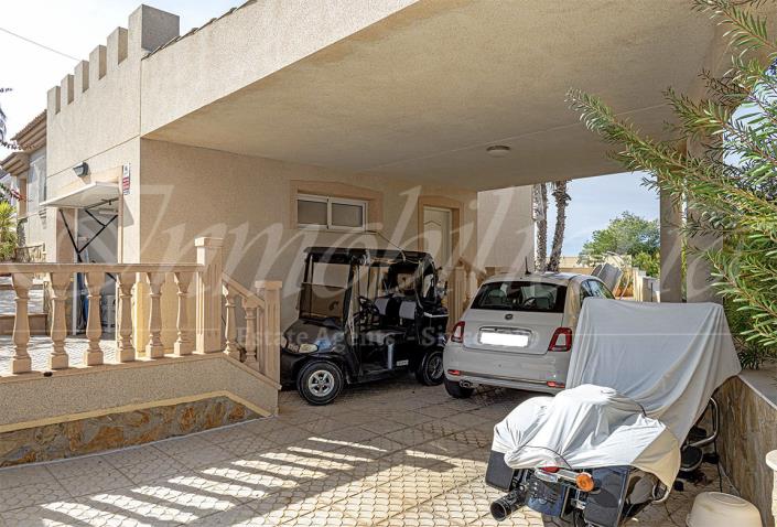 Image No.58-4 Bed Villa / Detached for sale