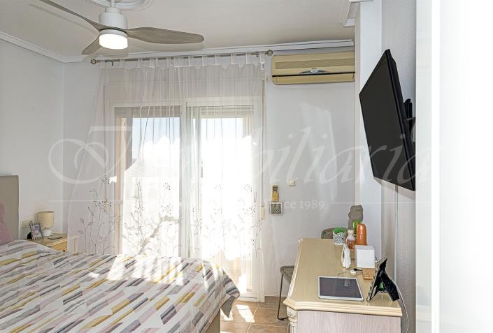 Image No.28-3 Bed Semi-Detached for sale